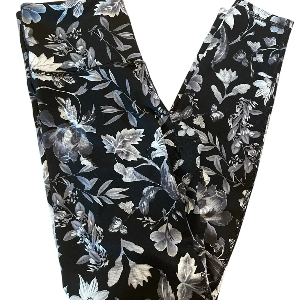 Old‎ Navy Active Floral Legging Lot, Size M, EUC - Picture 3 of 4